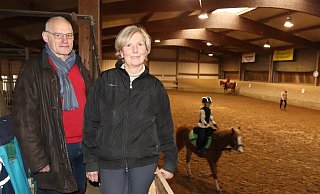 Dirk Hüske-Kraus und seine Frau Antje Hüske engagieren sich seit vielen Jahren für den Reitsport. - Judith Gladow Dirk Hüske-Kraus und seine Frau Antje Hüske engagieren sich seit vielen Jahren für den Reitsport. - Judith Gladow