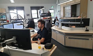 Mehrere Disponenten arbeiten rund um die Uhr, die Leitstelle ist auch in Zeiten von Corona nie leer. - Ilja Regier Mehrere Disponenten arbeiten rund um die Uhr, die Leitstelle ist auch in Zeiten von Corona nie leer. - Ilja Regier