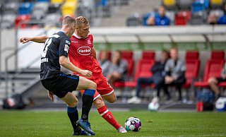 Fortunen-Stürmer Rouwen Hennings zieht in der 32. Minute ab und erzielt den 1:0-Siegtreffer. SCP-Innenverteidiger Sebastian Schonlau kann nicht mehr eingreifen. - imago images Fortunen-Stürmer Rouwen Hennings zieht in der 32. Minute ab und erzielt den 1:0-Siegtreffer. SCP-Innenverteidiger Sebastian Schonlau kann nicht mehr eingreifen. - imago images