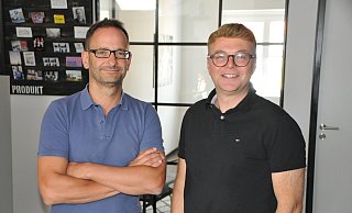 Die Reiseprofis Tobias Boese (l.) und Karl Bock lenken Vivido Travel von Steinhagen aus. - Frank Jasper Die Reiseprofis Tobias Boese (l.) und Karl Bock lenken Vivido Travel von Steinhagen aus. - Frank Jasper