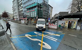 Die Stadt will die Wilhelmstraße als Fußgänger-Verbindung zwischen Jahnplatz und Kesselbrink stärken. Deshalb soll die Straße Am Kesselbrink von Autos frei gehalten werden. Doch wo bleibt der Verkehr, der in die und aus der Wilhelmstraße will. - Andreas Zobe Die Stadt will die Wilhelmstraße als Fußgänger-Verbindung zwischen Jahnplatz und Kesselbrink stärken. Deshalb soll die Straße Am Kesselbrink von Autos frei gehalten werden. Doch wo bleibt der Verkehr, der in die und aus der Wilhelmstraße will. - Andreas Zobe