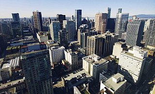 Der Blick von der Aussichtsplattform des Harbour Centre auf Downtown Vancouver. - Julian Hölscher Der Blick von der Aussichtsplattform des Harbour Centre auf Downtown Vancouver. - Julian Hölscher