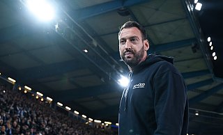 Bis zur Lichtgestalt ist es für Arminia Bielefelds Coach Mitch Kniat noch ein längerer Weg. - Teresa Kröger Bis zur Lichtgestalt ist es für Arminia Bielefelds Coach Mitch Kniat noch ein längerer Weg. - Teresa Kröger