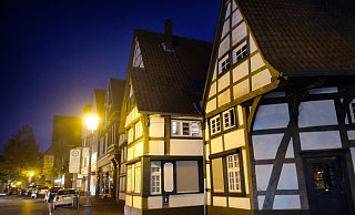 Wochentags zwischen null und vier Uhr und samstags und sonntags zwischen zwei und fünf Uhr erstrahlt die Straßenbeleuchtung auch an dieser Stelle in Gütersloh nicht. - Andreas Frücht Wochentags zwischen null und vier Uhr und samstags und sonntags zwischen zwei und fünf Uhr erstrahlt die Straßenbeleuchtung auch an dieser Stelle in Gütersloh nicht. - Andreas Frücht