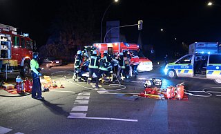 In diesem Fahrzeug auf der Kreuzung B 65 / B 239 war eine Person eingeklemmt. Die Bergung erwies sich als schwierig. - Frank Hartmann In diesem Fahrzeug auf der Kreuzung B 65 / B 239 war eine Person eingeklemmt. Die Bergung erwies sich als schwierig. - Frank Hartmann