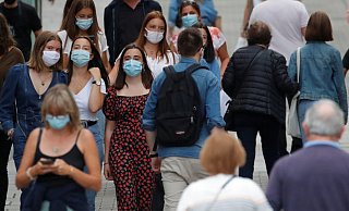 Die Zahl der Infizierten steigt. Maskenpflicht herrscht deshalb nun auf Bielefelds Straßen. - Reuters Die Zahl der Infizierten steigt. Maskenpflicht herrscht deshalb nun auf Bielefelds Straßen. - Reuters