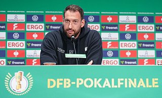 Enttäuscht aber auch stolz: Bielefelds Coach Mitch Kniat. - Sören Stache/dpa Enttäuscht aber auch stolz: Bielefelds Coach Mitch Kniat. - Sören Stache/dpa