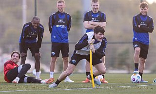 Im vergangenen Januar reiste Moritz Flotho mit den SCP-Profis ins Trainingslager nach Spanien. Hier ist er bei einer Sprintübung zu sehen, während sich seine Teamkollegen im Hintergrund amüsieren. - Oliver Krato Im vergangenen Januar reiste Moritz Flotho mit den SCP-Profis ins Trainingslager nach Spanien. Hier ist er bei einer Sprintübung zu sehen, während sich seine Teamkollegen im Hintergrund amüsieren. - Oliver Krato