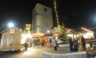 Der kleine Weihnachtsmarkt fand voriges Jahr wieder auf dem Rahdener Kirchplatz statt. Stand jetzt fällt er dieses Jahr aus. - Joern Spreen-Ledebur Der kleine Weihnachtsmarkt fand voriges Jahr wieder auf dem Rahdener Kirchplatz statt. Stand jetzt fällt er dieses Jahr aus. - Joern Spreen-Ledebur