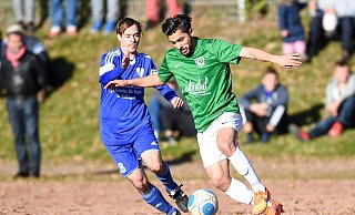 „Eigentlich zu gut für Hicret": Alaadin Nas, hier 2015 gegen TuS Jöllenbecks Peter Schmoranz (l.), brachte seinen Gegenspieler auch auf dem rustikalen Geläuf des Gleisdreiecks zur Verzweiflung. Deshalb gibt es ein dickes Lob von Nominator Ilhami Karabas. - Christian Weische „Eigentlich zu gut für Hicret": Alaadin Nas, hier 2015 gegen TuS Jöllenbecks Peter Schmoranz (l.), brachte seinen Gegenspieler auch auf dem rustikalen Geläuf des Gleisdreiecks zur Verzweiflung. Deshalb gibt es ein dickes Lob von Nominator Ilhami Karabas. - Christian Weische