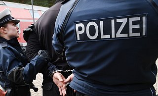 Der Mann stellte sich ohne jeden Fahdungsdruck und ließ sich festnehmen. - picture alliance / Stefan Sauer/dpa-Zentralbild/dpa Der Mann stellte sich ohne jeden Fahdungsdruck und ließ sich festnehmen. - picture alliance / Stefan Sauer/dpa-Zentralbild/dpa