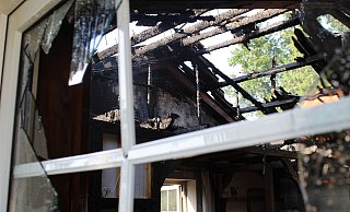 Die Halle wurde durch den Brand erheblich in Mitleidenschaft gezogen. - Polizei Minden-Lübbecke Die Halle wurde durch den Brand erheblich in Mitleidenschaft gezogen. - Polizei Minden-Lübbecke