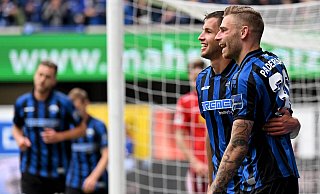 Beim 3:0-Heimsieg gegen Regensburg hatte Felix Platte (r.) als Joker den 3:0-Treffer von Marvin Pieringer (2. v. r.) vorbereitet. In Fürth dürfte der SCP-Stürmer in die Startelf zurückkehren. - Imago Images Beim 3:0-Heimsieg gegen Regensburg hatte Felix Platte (r.) als Joker den 3:0-Treffer von Marvin Pieringer (2. v. r.) vorbereitet. In Fürth dürfte der SCP-Stürmer in die Startelf zurückkehren. - Imago Images
