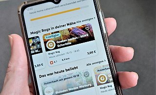 Was gibt’s heute an Überraschungstüten? Was ist ausverkauft? Kunden können via App echte Schnäppchen machen. - Simone Flörke Was gibt’s heute an Überraschungstüten? Was ist ausverkauft? Kunden können via App echte Schnäppchen machen. - Simone Flörke
