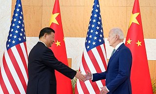 US-Präsident Joe Biden schüttelt dem chinesischen Präsidenten Xi Jinping bei ihrem Treffen vor dem G20-Gipfel die Hand. - Alex Brandon/AP/dpa US-Präsident Joe Biden schüttelt dem chinesischen Präsidenten Xi Jinping bei ihrem Treffen vor dem G20-Gipfel die Hand. - Alex Brandon/AP/dpa