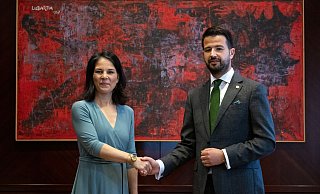 Außenministerin Annalena Baerbock wird bei ihrem Besuch in Montenegro von Jakov Milatovic, Präsident von Montenegro, zu einem Gespräch empfangen. - Soeren Stache/dpa Außenministerin Annalena Baerbock wird bei ihrem Besuch in Montenegro von Jakov Milatovic, Präsident von Montenegro, zu einem Gespräch empfangen. - Soeren Stache/dpa