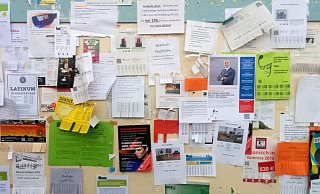 Hier werden immer noch tagtäglich Inserate in Papierform aufgehängt - Hanna Paßlick Hier werden immer noch tagtäglich Inserate in Papierform aufgehängt - Hanna Paßlick
