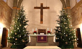Der Altarraum der St.-Andreas-Kirche in Lübbecke zur Weihnachtszeit. - Ilka Gülker Der Altarraum der St.-Andreas-Kirche in Lübbecke zur Weihnachtszeit. - Ilka Gülker