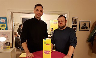 Der Paderborner FDP-Kreisvorsitzende Marc Lürbke (l.) und Direktkandidat Alexander Senn hätten sich ein stärkeres Abschneiden ihrer Partei gewünscht. - Birger Berbüsse Der Paderborner FDP-Kreisvorsitzende Marc Lürbke (l.) und Direktkandidat Alexander Senn hätten sich ein stärkeres Abschneiden ihrer Partei gewünscht. - Birger Berbüsse