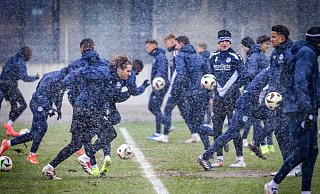 Das Wetter beim Trainingsauftakt sei kein Problem, sagten die Verantwortlichen von Arminia Bielefeld. Schließlich könne auch die Rückrunde im Schneetreiben beginnen. - Sarah Jonek Das Wetter beim Trainingsauftakt sei kein Problem, sagten die Verantwortlichen von Arminia Bielefeld. Schließlich könne auch die Rückrunde im Schneetreiben beginnen. - Sarah Jonek