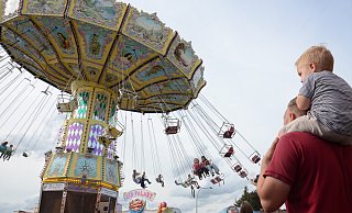 Schon unmittelbar nach der Eröffnung des Blama herrschte Betrieb an den Fahrgeschäften wie hier am Kettenkarussell. - Joern Spreen-Ledebur Schon unmittelbar nach der Eröffnung des Blama herrschte Betrieb an den Fahrgeschäften wie hier am Kettenkarussell. - Joern Spreen-Ledebur