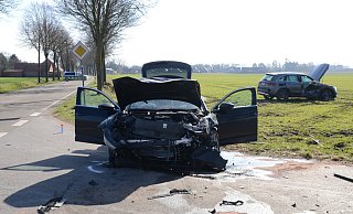 Auf der Kreuzung Wagenfelder Straße / Hinterm Felde in Varl kollidierten die beiden Autos. - Joern Spreen-Ledebur Auf der Kreuzung Wagenfelder Straße / Hinterm Felde in Varl kollidierten die beiden Autos. - Joern Spreen-Ledebur