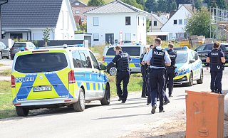 Großes Aufgebot in Lübbecke: Nach den Schüssen in einem Gehlenbecker Wohngebiet waren starke Polizeikräfte im Einsatz. - Joern Spreen-Ledebur Großes Aufgebot in Lübbecke: Nach den Schüssen in einem Gehlenbecker Wohngebiet waren starke Polizeikräfte im Einsatz. - Joern Spreen-Ledebur