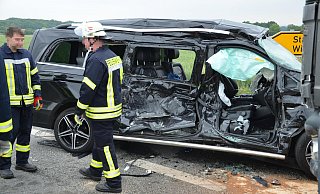 Der Mercedes wurde bei dem Unfall völlig zestört. - Oliver Plöger Der Mercedes wurde bei dem Unfall völlig zestört. - Oliver Plöger
