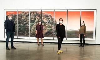 Marta-Direktor Roland Nachtigäller (v. l.), Registrarin Ute Willaert, Kuratorin Friederike Fast und Marcella Ranft, zuständig für die Öffentlichkeitsrabeit, in der Ausstellung "Trügerische Bilder". - Ralf Bittner Marta-Direktor Roland Nachtigäller (v. l.), Registrarin Ute Willaert, Kuratorin Friederike Fast und Marcella Ranft, zuständig für die Öffentlichkeitsrabeit, in der Ausstellung "Trügerische Bilder". - Ralf Bittner