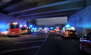 Wegen der Anzahl der Verletzten - insgesamt sieben, davon vier Kinder - war bei der Feuerwehr der Alarm für den sogenannten "Massenanfall an Verletzten" (MANF) ausgelöst worden. - Simone Flörke Wegen der Anzahl der Verletzten - insgesamt sieben, davon vier Kinder - war bei der Feuerwehr der Alarm für den sogenannten "Massenanfall an Verletzten" (MANF) ausgelöst worden. - Simone Flörke