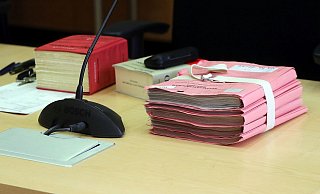 Der Angeklagte machte ein überraschendes Geständnis. - Wolfgang Rudolf Der Angeklagte machte ein überraschendes Geständnis. - Wolfgang Rudolf