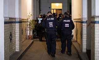 Anders als bei dieser Razzia in Wuppertal hatte der Vorfall in Gütersloh keinen Bezug zur Clankriminalität. - Symbolbild Picture Alliance Anders als bei dieser Razzia in Wuppertal hatte der Vorfall in Gütersloh keinen Bezug zur Clankriminalität. - Symbolbild Picture Alliance