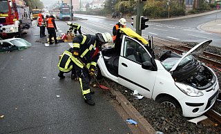 Zu oft krachte es an dieser Kreuzung - deshalb will die Stadt jetzt übergangsweise alles entschärfen; bis die Artur-Ladebeck-Straße neu gemacht wird. - Jens Reichenbach Zu oft krachte es an dieser Kreuzung - deshalb will die Stadt jetzt übergangsweise alles entschärfen; bis die Artur-Ladebeck-Straße neu gemacht wird. - Jens Reichenbach