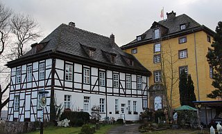 Als Flieh- und Fluchtburg spendete die Tonenburg Corveyer Äbten und Möchten Schutz vor Angreifern. Der Wehrturm verfügt über mehr als zwei Meter dicke Mauern. - Alexander Graßhoff Als Flieh- und Fluchtburg spendete die Tonenburg Corveyer Äbten und Möchten Schutz vor Angreifern. Der Wehrturm verfügt über mehr als zwei Meter dicke Mauern. - Alexander Graßhoff