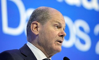Bundeskanzler Olaf Scholz steht in der Frage nach Kampfpanzer-Lieferungen weiter unter Druck. - Markus Schreiber/AP/dpa Bundeskanzler Olaf Scholz steht in der Frage nach Kampfpanzer-Lieferungen weiter unter Druck. - Markus Schreiber/AP/dpa