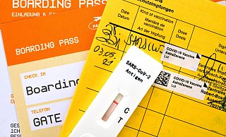 Selbst wenn es hierzulande keine Einschränkungen für Ungeimpfte geben wird, könnte es im Ausland schwierig werden, meint ein Kommentator. - picture alliance / Eibner-Pressefoto Selbst wenn es hierzulande keine Einschränkungen für Ungeimpfte geben wird, könnte es im Ausland schwierig werden, meint ein Kommentator. - picture alliance / Eibner-Pressefoto