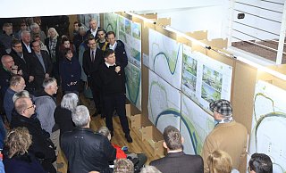 Das Berliner Büro Franz Reschke Landschaftsarchitektur hat den Architektenwettbewerb zur Landesgartenschau 2023 gewonnen. Der Planer Franz Reschke stellte vor großer Kulisse Details seines Entwurfs vor. - Hermann Ludwig Das Berliner Büro Franz Reschke Landschaftsarchitektur hat den Architektenwettbewerb zur Landesgartenschau 2023 gewonnen. Der Planer Franz Reschke stellte vor großer Kulisse Details seines Entwurfs vor. - Hermann Ludwig