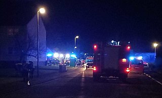 80 Einsatzkräfte, aber kein Feuer - der Einsatz in Lauenförde sollte sich als Scherz herausstellen. - Torsten Wegener 80 Einsatzkräfte, aber kein Feuer - der Einsatz in Lauenförde sollte sich als Scherz herausstellen. - Torsten Wegener