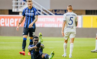 SCP-Stürmer Sirlord Conteh, hier im Testspiel gegen Bochum, musste am Dienstagvormittag das Training abbrechen. Teamkollege Felix Platte (im Hintergrund) trainierte erst gar nicht mit. - Besim Mazhiqi SCP-Stürmer Sirlord Conteh, hier im Testspiel gegen Bochum, musste am Dienstagvormittag das Training abbrechen. Teamkollege Felix Platte (im Hintergrund) trainierte erst gar nicht mit. - Besim Mazhiqi