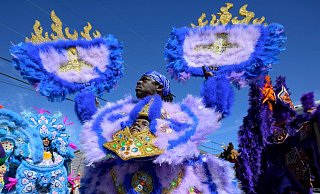 Mitglieder der Monogram Hunters Black Masking Indians paradieren am Mardi Gras Day in New Orleans. - Matthew Hinton/The Times-Picayune/The New Orleans Advocate via AP/dpa Mitglieder der Monogram Hunters Black Masking Indians paradieren am Mardi Gras Day in New Orleans. - Matthew Hinton/The Times-Picayune/The New Orleans Advocate via AP/dpa