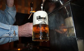 Gezapftes Bier aus dem Fass gibt es derzeit nicht. Schon im Sommer hatte die Branche durch die Absagen der Volksfeste große Umsatzeinbußen. - Uwe Müller Gezapftes Bier aus dem Fass gibt es derzeit nicht. Schon im Sommer hatte die Branche durch die Absagen der Volksfeste große Umsatzeinbußen. - Uwe Müller
