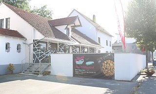 Der Außenbereich des Los Amigos in Versmold im Kreis Gütersloh wurde ohne Genehmigung errichtet. Das Thema steht auf der politischen Tagesordnung. - André Schneider Der Außenbereich des Los Amigos in Versmold im Kreis Gütersloh wurde ohne Genehmigung errichtet. Das Thema steht auf der politischen Tagesordnung. - André Schneider