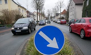Die Ortsdurchfahrt in Bad Lippspringe wird vom Combi-Markt in Richtung Stadtmitte erneut zum Nadelöhr. Die Detmolder Straße erhält auf einem weiteren Abschnitt eine Sanierung. - Klaus Karenfeld Die Ortsdurchfahrt in Bad Lippspringe wird vom Combi-Markt in Richtung Stadtmitte erneut zum Nadelöhr. Die Detmolder Straße erhält auf einem weiteren Abschnitt eine Sanierung. - Klaus Karenfeld