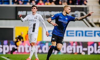 SCP-Stürmer Felix Platte (r.), der hier im Hinspiel über seinen 2:0-Treffer gegen Ingolstadt jubelt, ist weiterhin verletzt und muss folglich auf die österliche Reise an die Donau verzichten. - Besim Mazhiqi SCP-Stürmer Felix Platte (r.), der hier im Hinspiel über seinen 2:0-Treffer gegen Ingolstadt jubelt, ist weiterhin verletzt und muss folglich auf die österliche Reise an die Donau verzichten. - Besim Mazhiqi