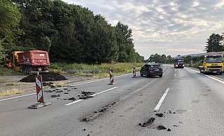 Zwei Fachfirmen kümmern sich um die Aufräumarbeiten. - Michael Scherer/Kottmeyer Transporte Zwei Fachfirmen kümmern sich um die Aufräumarbeiten. - Michael Scherer/Kottmeyer Transporte