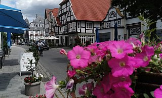 Immer wieder einen Besuch wert: Die Rathausstraße in Rietberg mit ihren Fachwerkhäusern. - Stadt Rietberg Immer wieder einen Besuch wert: Die Rathausstraße in Rietberg mit ihren Fachwerkhäusern. - Stadt Rietberg