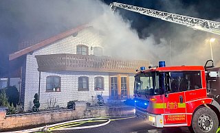 Bei einem Brand am Weihnnachtsmorgen wurde dieses Wohnhaus im Paderborner Stadtteil Neuenbeken schwer beschädigt. - Ralph Meyer Bei einem Brand am Weihnnachtsmorgen wurde dieses Wohnhaus im Paderborner Stadtteil Neuenbeken schwer beschädigt. - Ralph Meyer