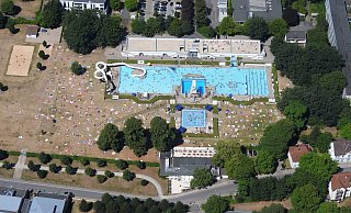 Das Wiesenbad in Mitte ist der Platzhirsch unter den Bädern. Doch den kürzesten Fußweg zur nächsten Haltestelle haben drei andere Bäder. - Detlef Wittig Das Wiesenbad in Mitte ist der Platzhirsch unter den Bädern. Doch den kürzesten Fußweg zur nächsten Haltestelle haben drei andere Bäder. - Detlef Wittig