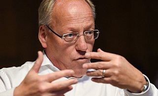 Die Zahl der Infizierten und der Verdachtsfälle steigt. Pit Clausen ruft dazu auf, Hygieneregeln ernst zu nehmen. - Christian Weische Die Zahl der Infizierten und der Verdachtsfälle steigt. Pit Clausen ruft dazu auf, Hygieneregeln ernst zu nehmen. - Christian Weische