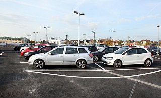 Das Dach des GoParc-Parkhauses könnte mit Photovoltaikanlagen überdacht werden. - Frank-Michael Kiel-Steinkamp (Archiv) Das Dach des GoParc-Parkhauses könnte mit Photovoltaikanlagen überdacht werden. - Frank-Michael Kiel-Steinkamp (Archiv)